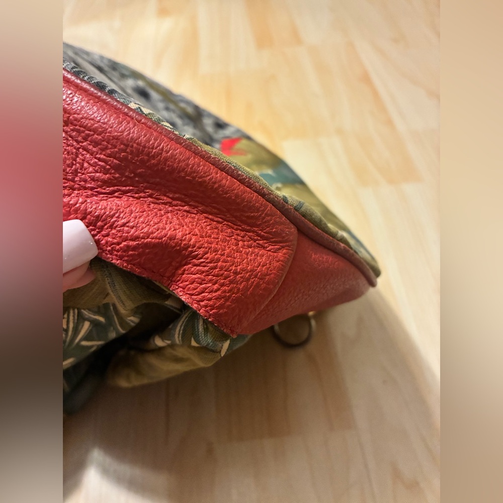 Authentic Vintage Salvatore Ferragamo Large Jungle Floral Lion Bucket bag - Picture 15 of 16